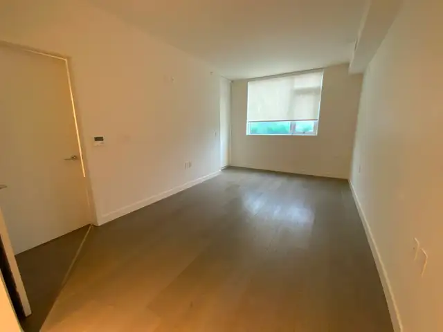 Luxury One Bedroom, One Den Apartment by QE Park for Rent! - Photo 2