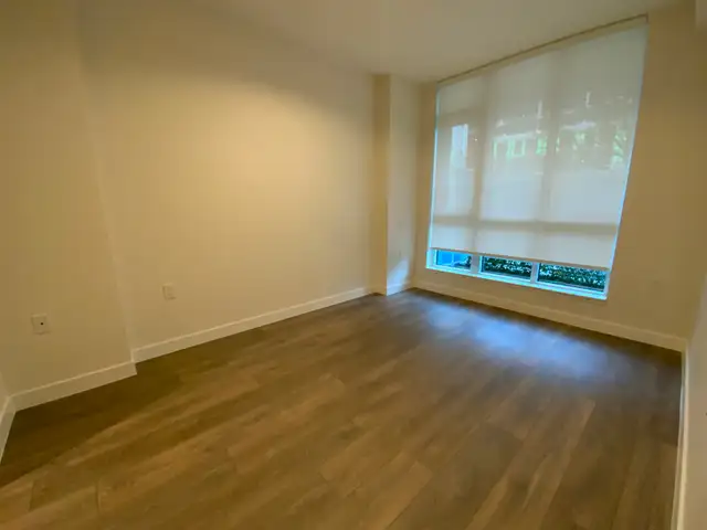 Luxury One Bedroom, One Den Apartment by QE Park for Rent! - Photo 3