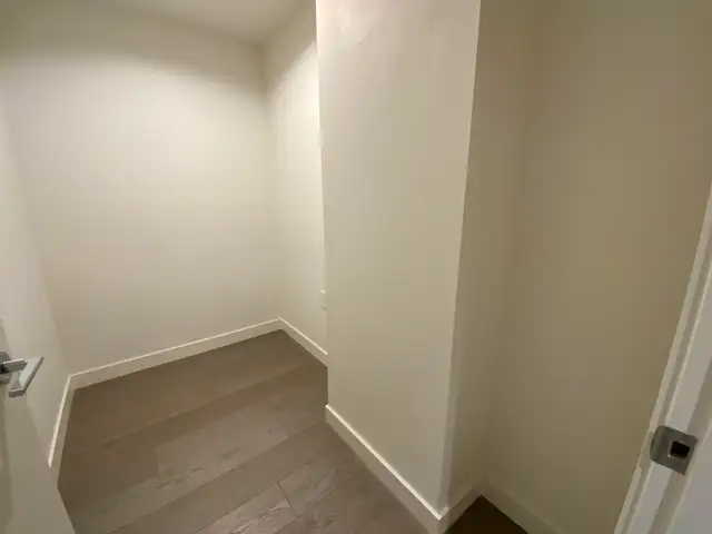 Luxury One Bedroom, One Den Apartment by QE Park for Rent! - Photo 5