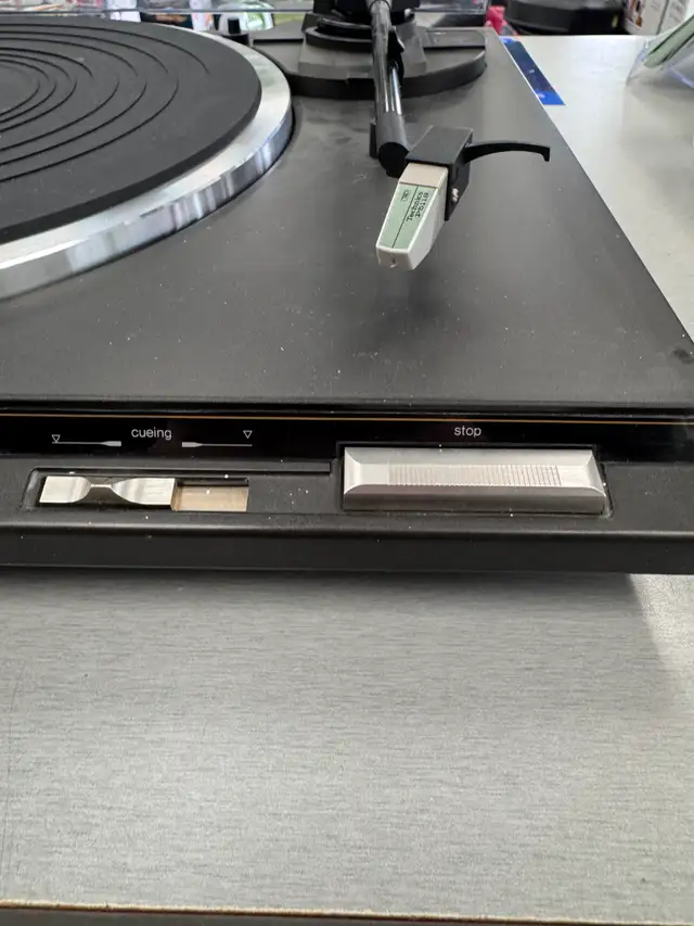 Technics SL-BD20 Belt-Drive Auto Return Turntable - Photo 3