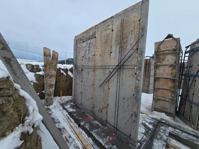 Duraform standing crew - Photo 2