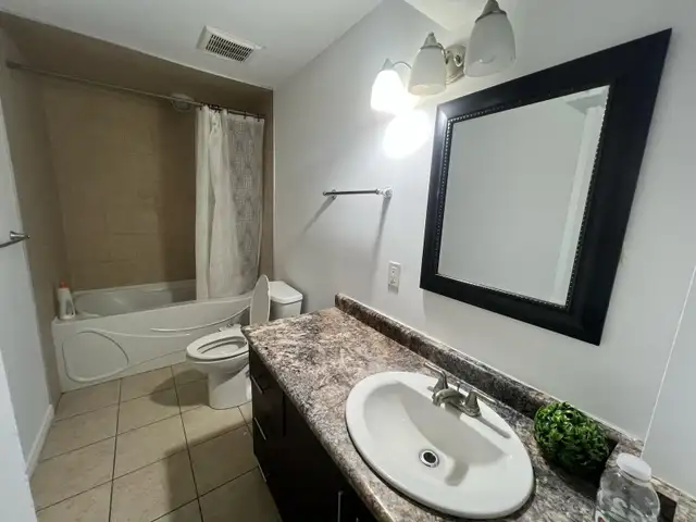 1 big bedroom in 3 bed room basement apartment - Photo 2