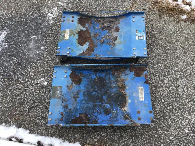 2 GARAGE CAR DOLLIES