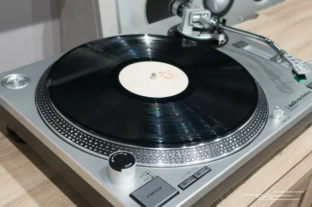 TURNTABLE REPAIR - Photo 4