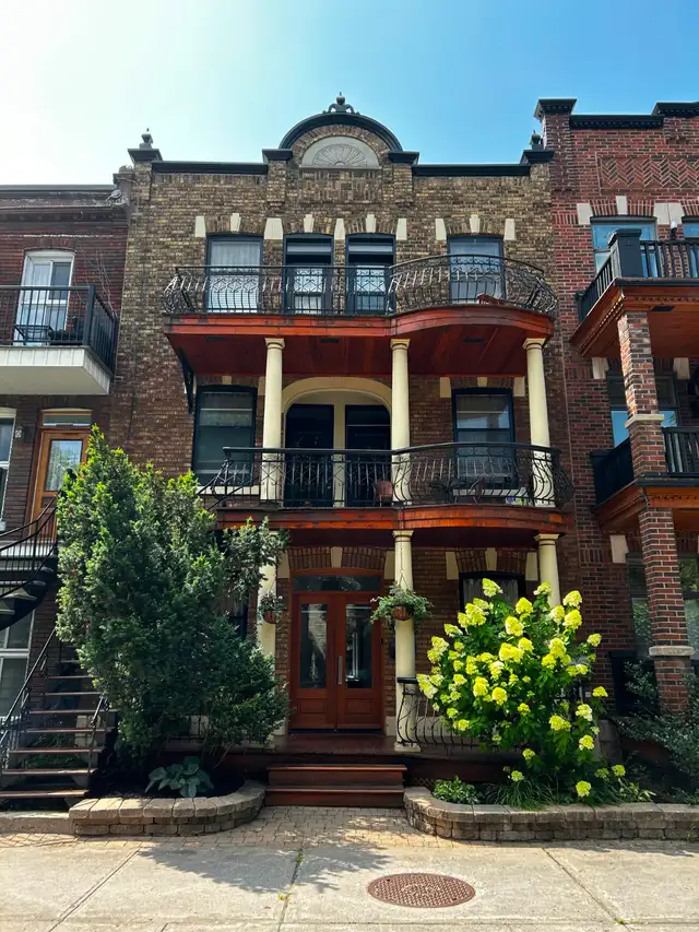 Appart. RDC 3 chambres Plateau   cour   stationnement