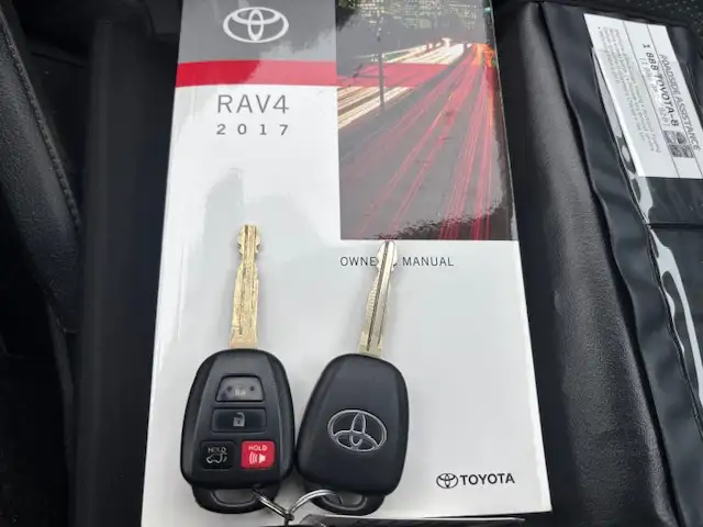 2017 Toyota RAV4 XLE AWD SUNROOF - WARRANTY INCLUDED - Photo 16