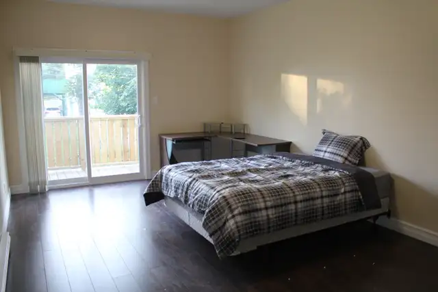 Huge Master Bedroom – Minutes from MUN