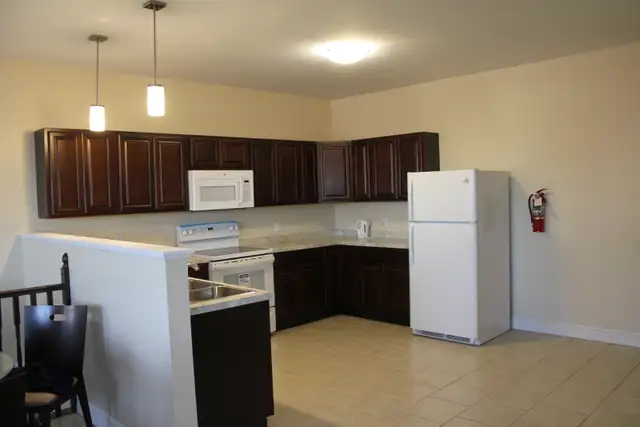 Huge Master Bedroom – Minutes from MUN - Photo 7