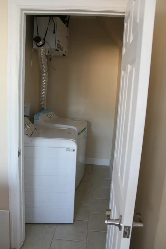 Huge Master Bedroom – Minutes from MUN - Photo 8