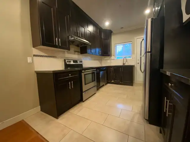 3-Bed & 2-Bath Upper Suite in Port Coquitlam - Photo 3