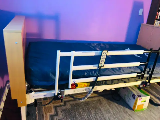 Hospital Bed - Photo 3