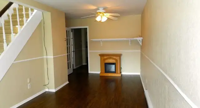 3 Bedroom Apartment - Available May! - Photo 2