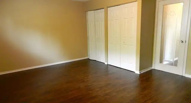 3 Bedroom Apartment - Available May! - Photo 4