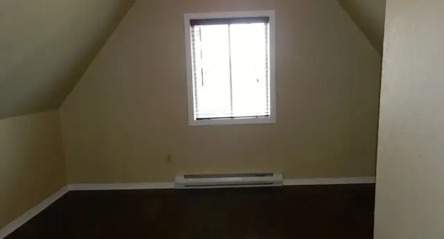 3 Bedroom Apartment - Available May! - Photo 5