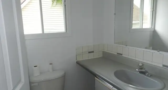 3 Bedroom Apartment - Available May! - Photo 6