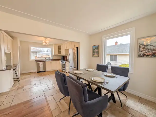 50 Whittaker Ave, Grimsby - Waterfront 3 Bed Main Unit - Photo 5