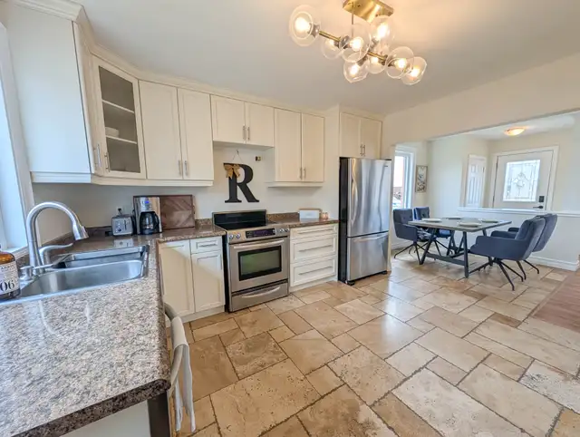 50 Whittaker Ave, Grimsby - Waterfront 3 Bed Main Unit - Photo 6