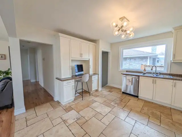 50 Whittaker Ave, Grimsby - Waterfront 3 Bed Main Unit - Photo 8