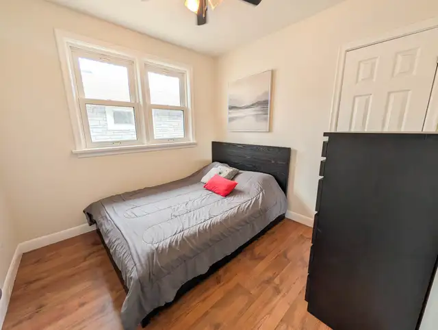 50 Whittaker Ave, Grimsby - Waterfront 3 Bed Main Unit - Photo 10