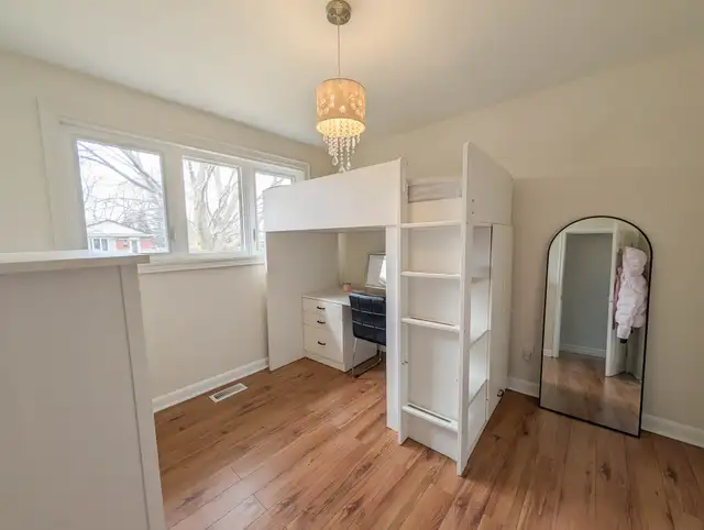 50 Whittaker Ave, Grimsby - Waterfront 3 Bed Main Unit - Photo 13