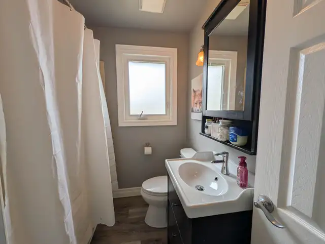 50 Whittaker Ave, Grimsby - Waterfront 3 Bed Main Unit - Photo 14