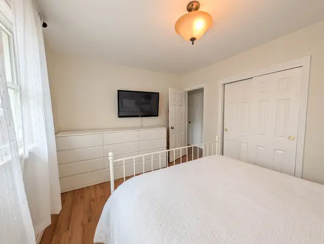 50 Whittaker Ave, Grimsby - Waterfront 3 Bed Main Unit - Photo 17