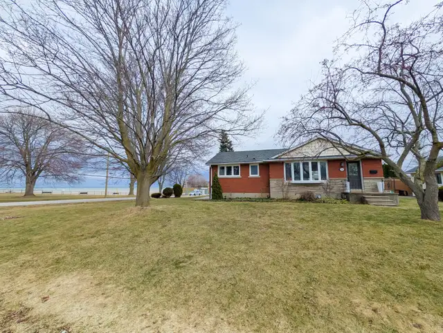 50 Whittaker Ave, Grimsby - Waterfront 3 Bed Main Unit - Photo 19