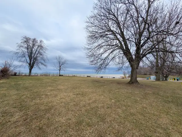 50 Whittaker Ave, Grimsby - Waterfront 3 Bed Main Unit - Photo 21