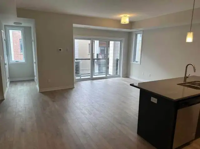 Townhouse for rent - Photo 2