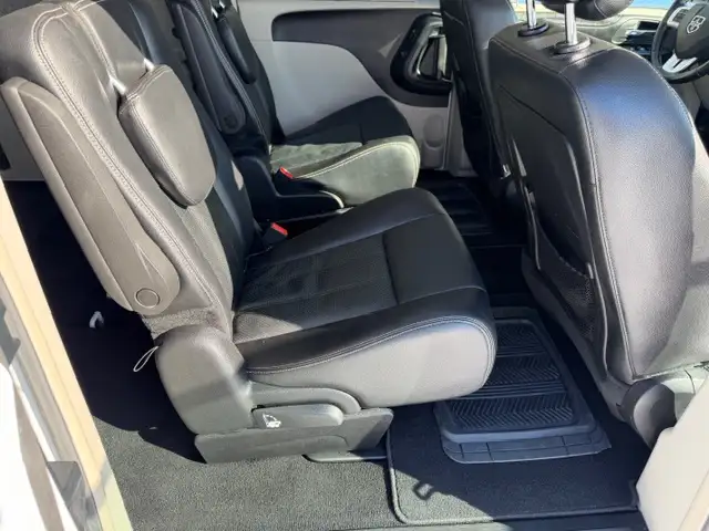 2015 Dodge Grand Caravan Crew E Stow n Go PKG .... 7 SEAT - Photo 6