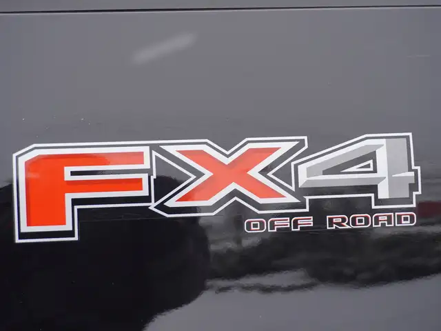 2023 Ford F-150 TRIPLE BLACK LARIAT ONLY 18,000KMS STILL AS NEW! - Photo 12
