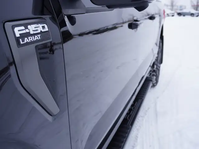 2023 Ford F-150 TRIPLE BLACK LARIAT ONLY 18,000KMS STILL AS NEW! - Photo 14