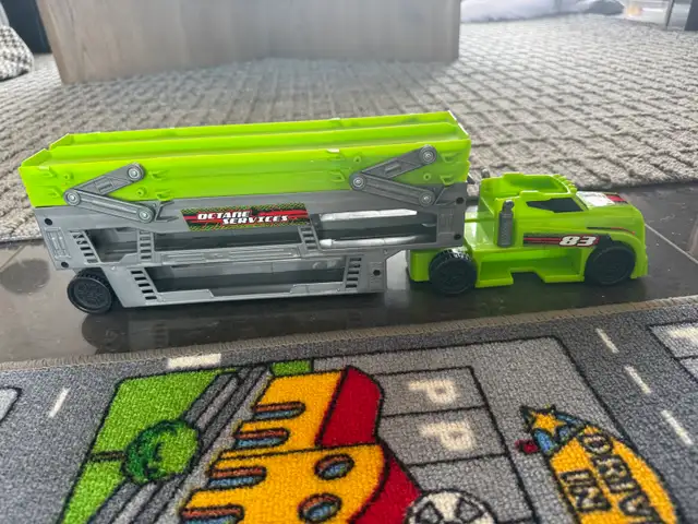 car mat and trucks - Photo 4