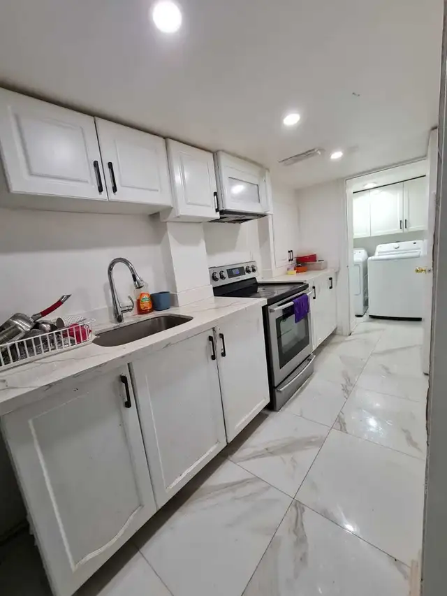 Basement 2 Bedroom Apartment for Rent – Mississauga (Mavis &Derr - Photo 5
