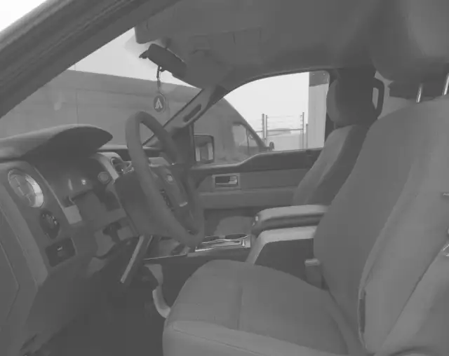 2010 Ford F-150 XL - 5.4L V8! READY FOR HARD WORK! - Photo 10