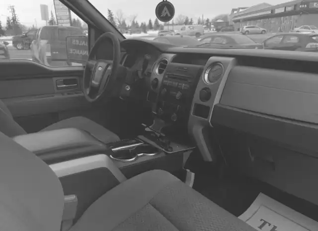 2010 Ford F-150 XL - 5.4L V8! READY FOR HARD WORK! - Photo 12