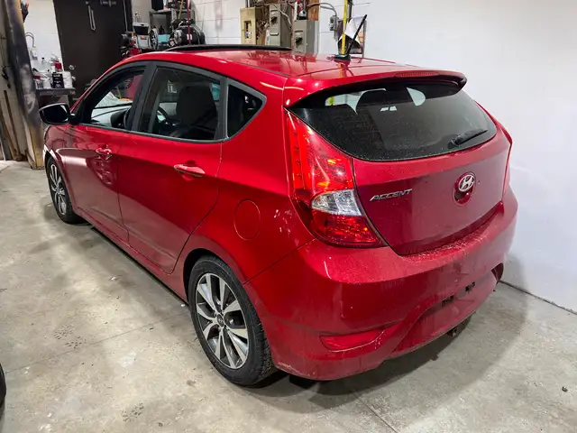 2017 Hyundai Accent SE - Photo 2