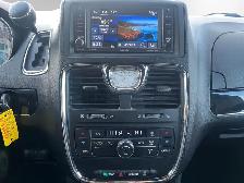 2015 Chrysler Town & Country S | NAVI | BACK-UP CAM | BLIND SPOT - Photo 17