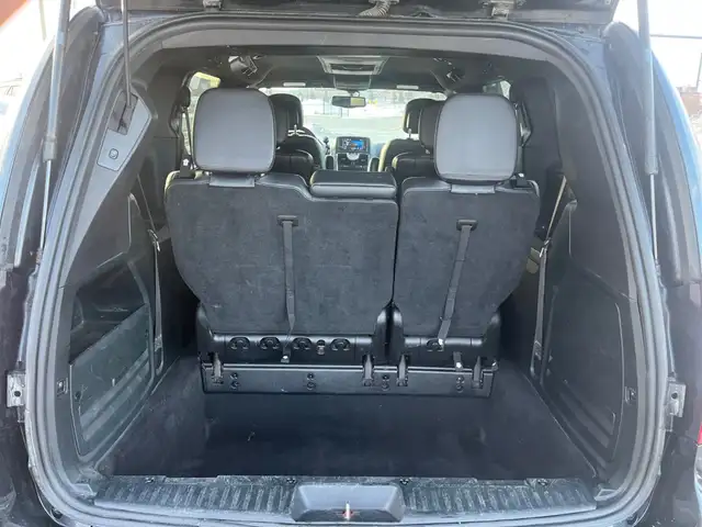 2015 Chrysler Town & Country S | NAVI | BACK-UP CAM | BLIND SPOT - Photo 19