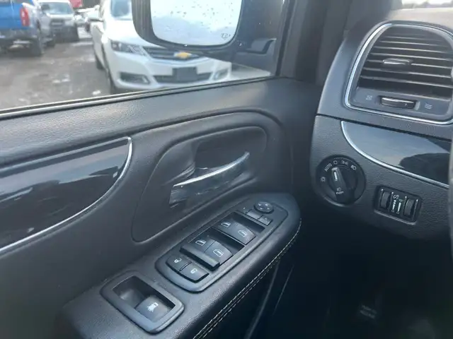 2015 Chrysler Town & Country S | NAVI | BACK-UP CAM | BLIND SPOT - Photo 23