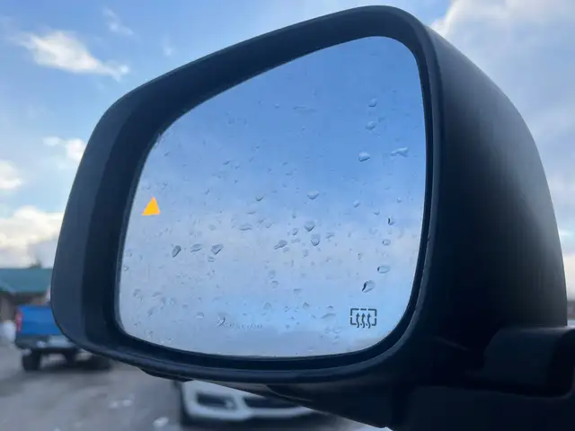 2015 Chrysler Town & Country S | NAVI | BACK-UP CAM | BLIND SPOT - Photo 24