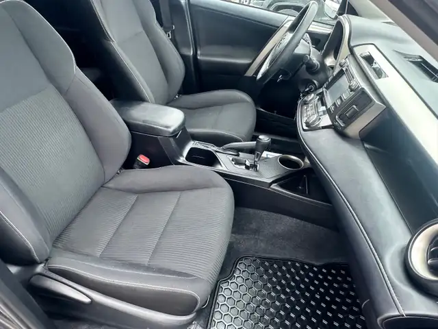 2014 Toyota RAV4 XLE - Photo 9