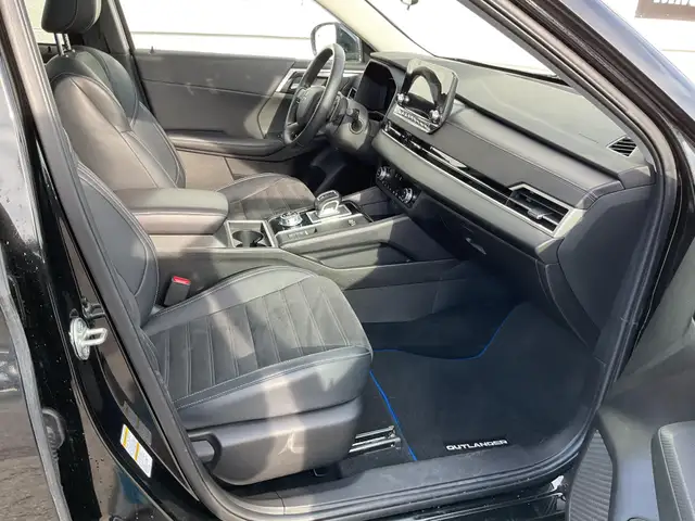 2024 Mitsubishi Outlander Plug-In Hybrid - Photo 9
