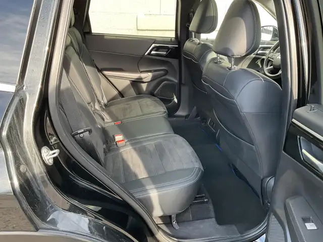 2024 Mitsubishi Outlander Plug-In Hybrid - Photo 11