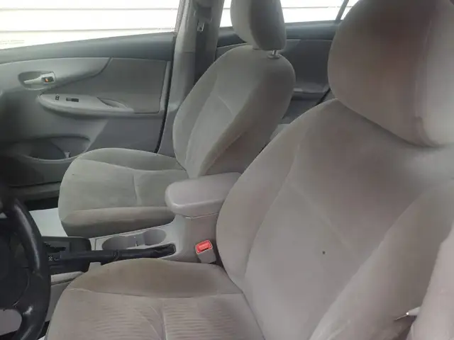 2012 Toyota Corolla - Photo 7
