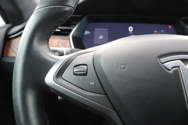2020 Tesla Model S - Photo 13