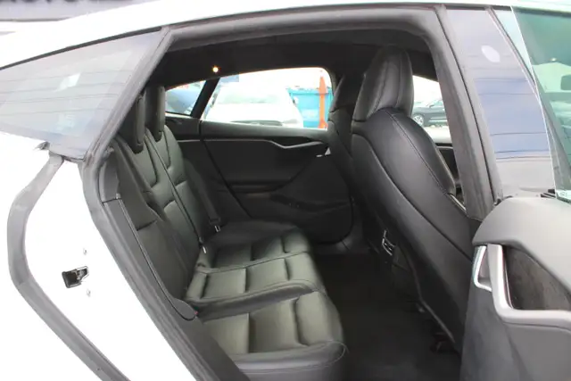 2020 Tesla Model S - Photo 17
