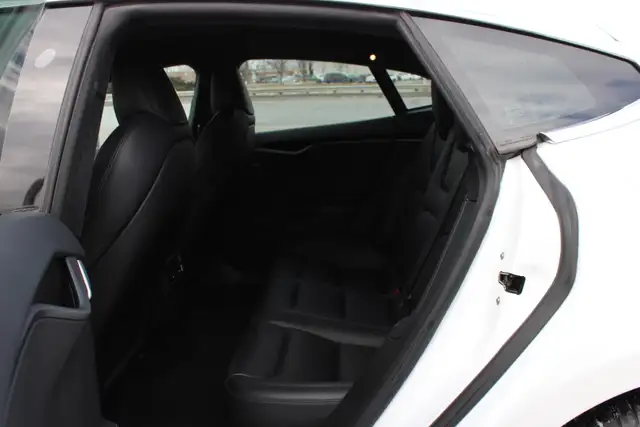 2020 Tesla Model S - Photo 18