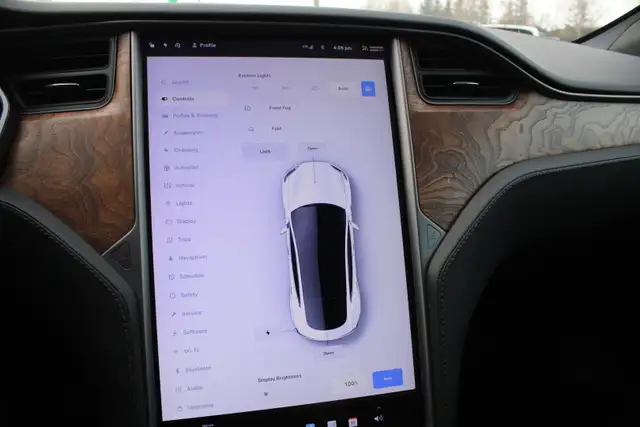 2020 Tesla Model S - Photo 21