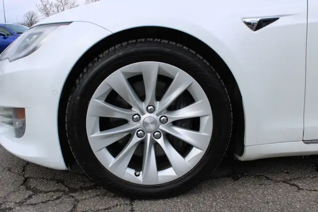 2020 Tesla Model S - Photo 29